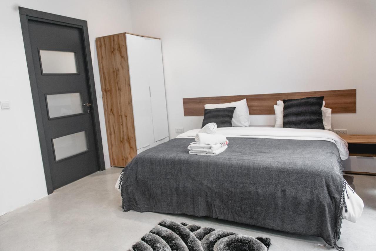 Privilege Suite Pietà Exteriör bild